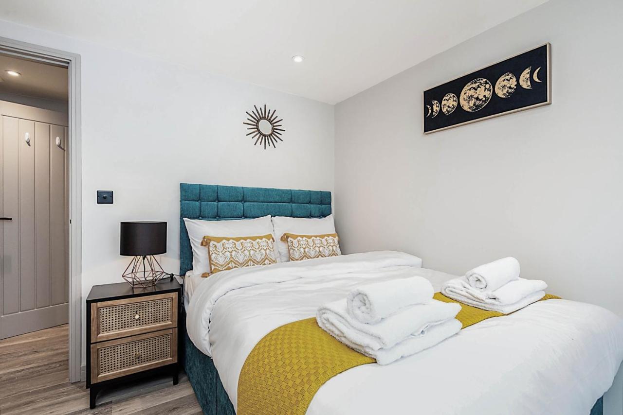 The Burton Penthouse By Fortuna Property Cheltenham Extérieur photo